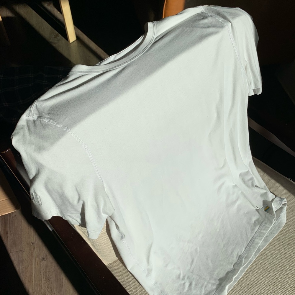 Vuori Performance Shirt Size L